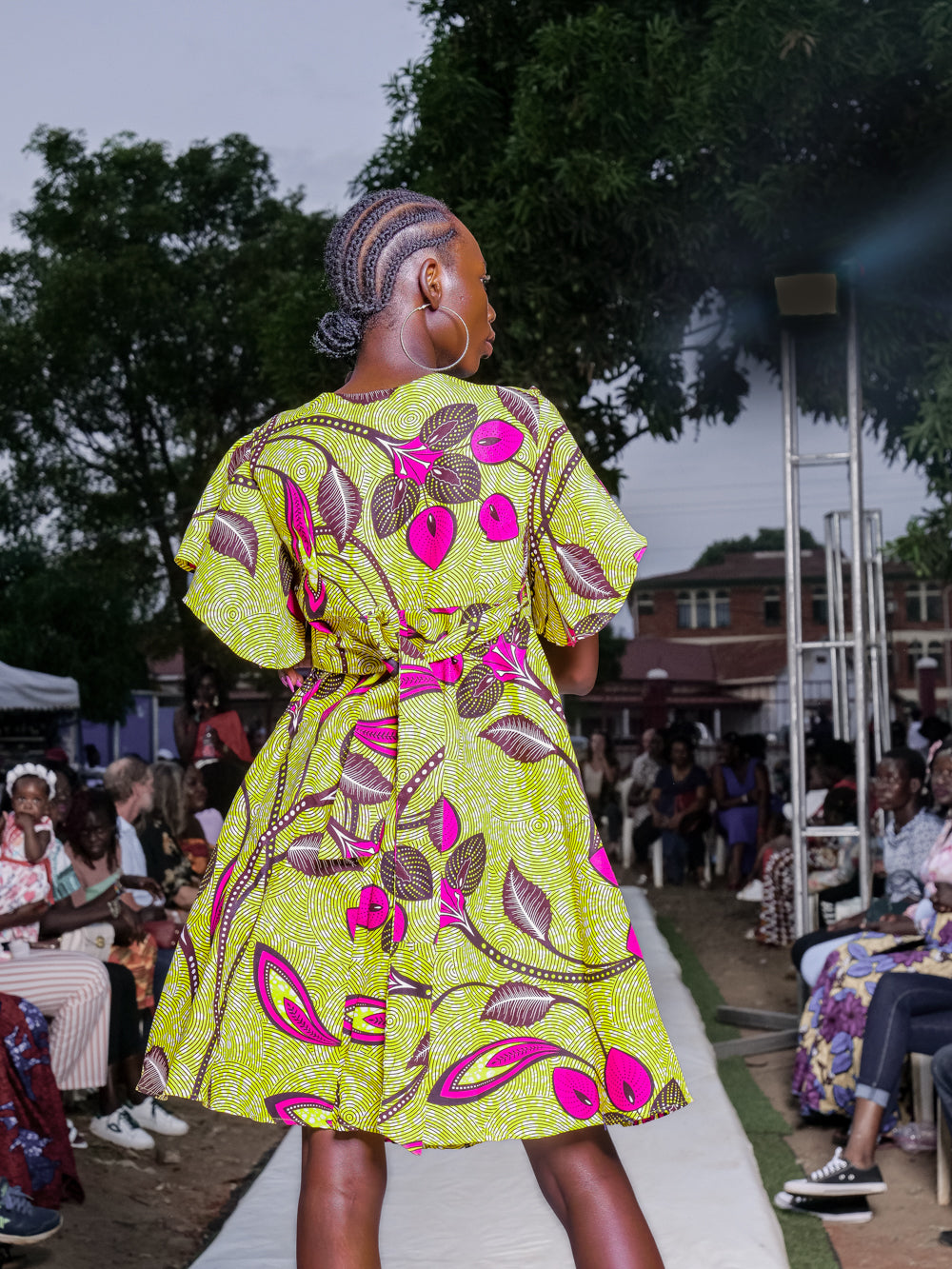 Vestido corto envolvente Wakiso