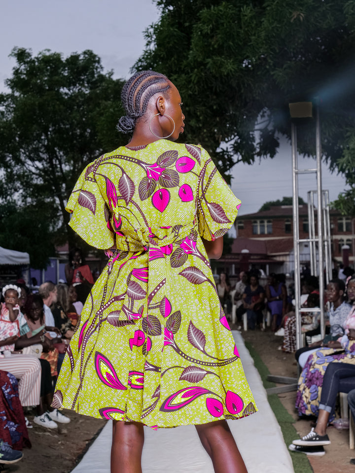 Vestido corto envolvente Wakiso