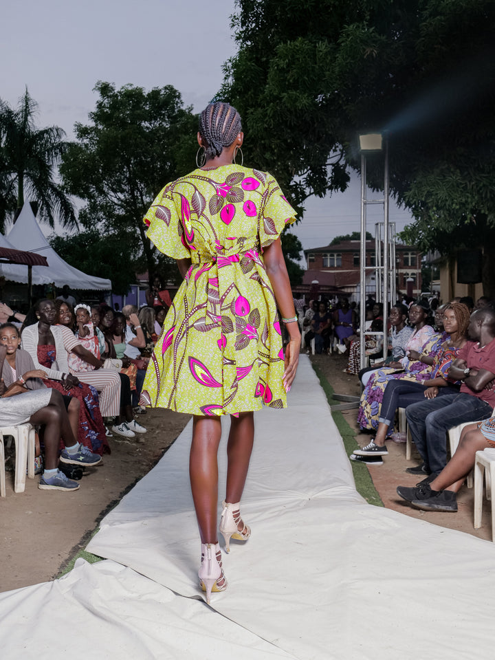 Vestido corto envolvente Wakiso