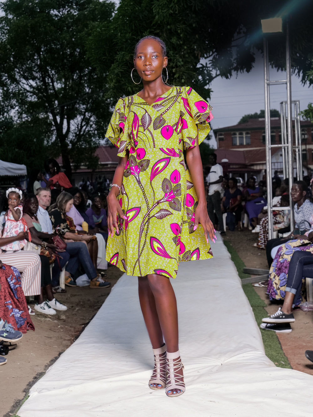 Vestido corto envolvente Wakiso